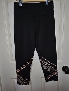 NWOT Marika Women's Black Yoga Pants Capri Leggings Pink Leg Stripes Size S Crop